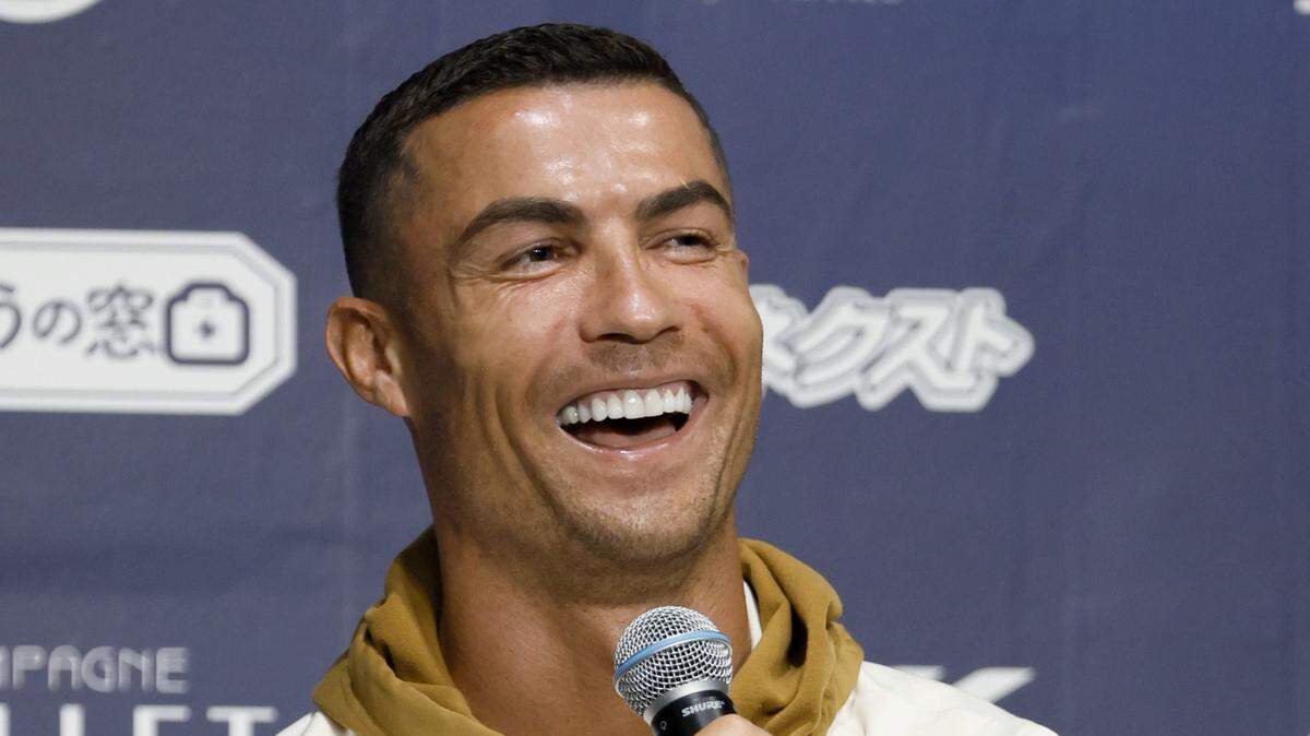 Cristiano Ronaldo es uno de los mejores futbolistas y más admirado del mundo. En la foto, conversa con la medios de comunicación durante la gira de su equipo Al Nassr de Arabia Saudita, en Osaka, Japón, el 23 de julio de 2023. 