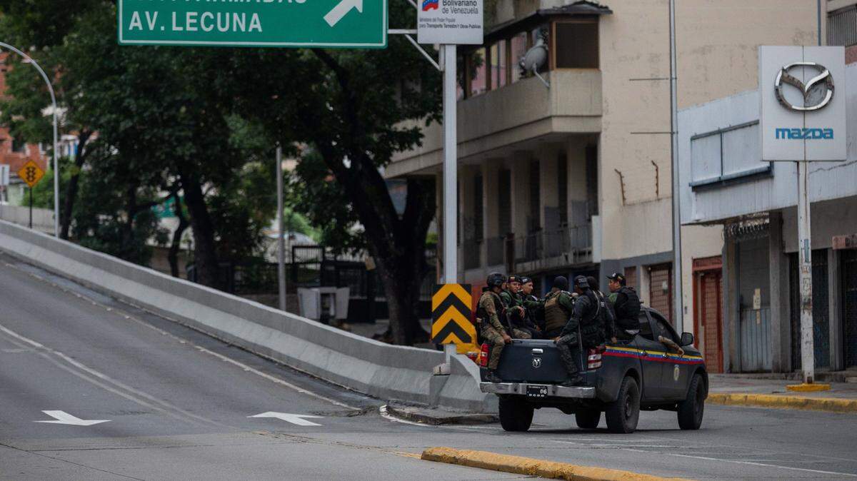 Foto de archivo. Efectivos de las Fuerzas de Acciones Especiales (FAES) de la Policía Nacional Bolivariana se desplazan en una patrulla en Caracas, Venezuela, el 9 de julio de 2021.