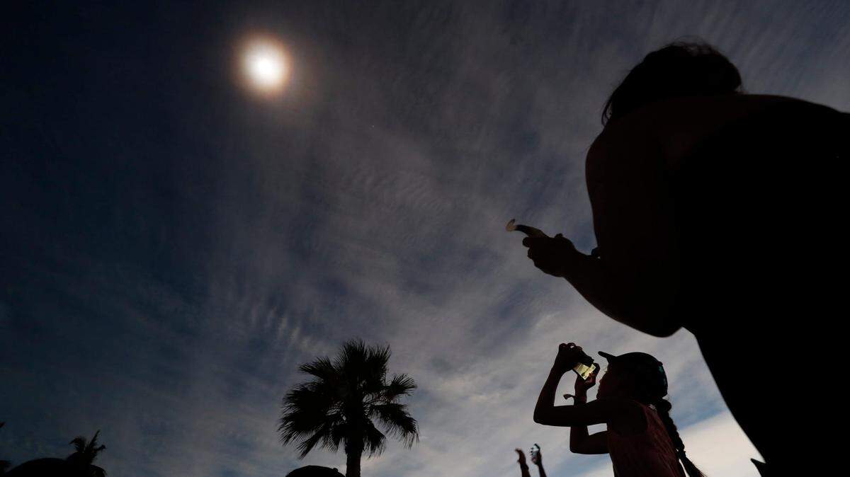Vista del eclipse solar desde Mazatlán, México, el lunes 8 de abril de 2024.