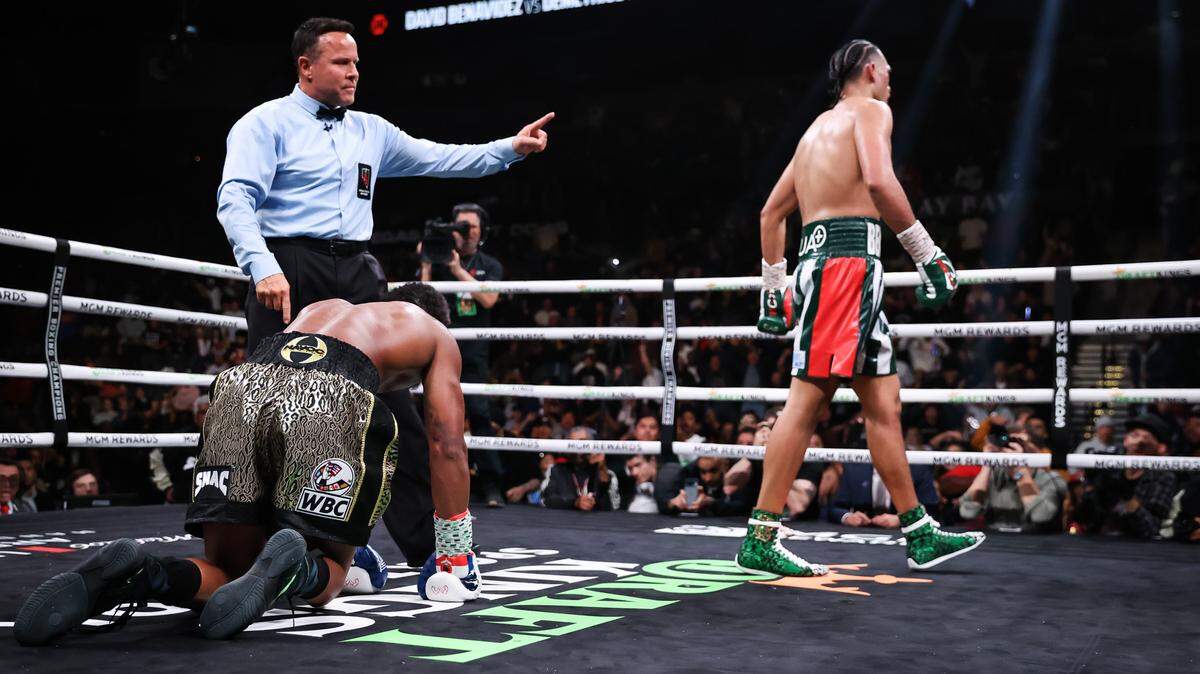 David Benavídez envió otro mensaje a Saúl Álvarez tras vencer por nocaut a Demetrius Andrade el sábado por la noche en Las Vegas.