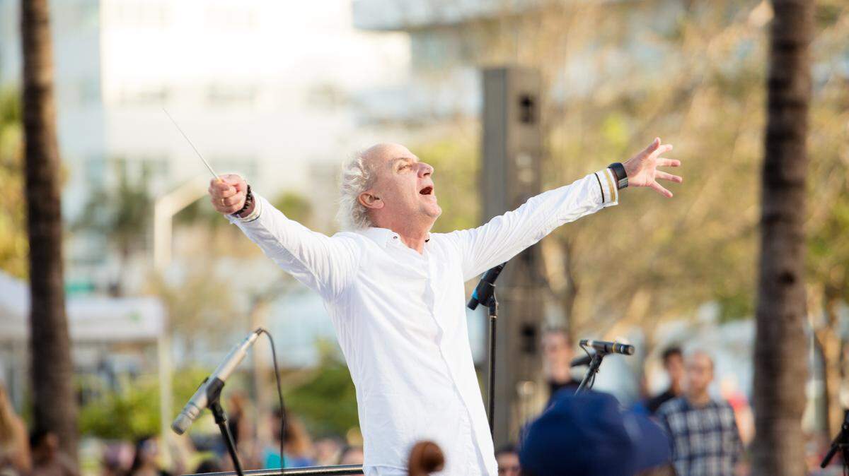 Eduardo Marturet dirige la Orquesta Sinfónica de Miami
