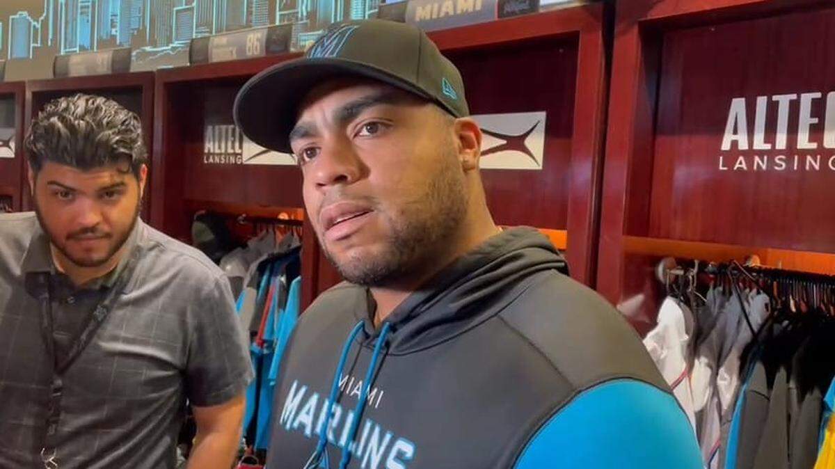 El adiós de los Miami Marlins del popular Jesús Aguilar estremece de emoción el clubhouse del equipo