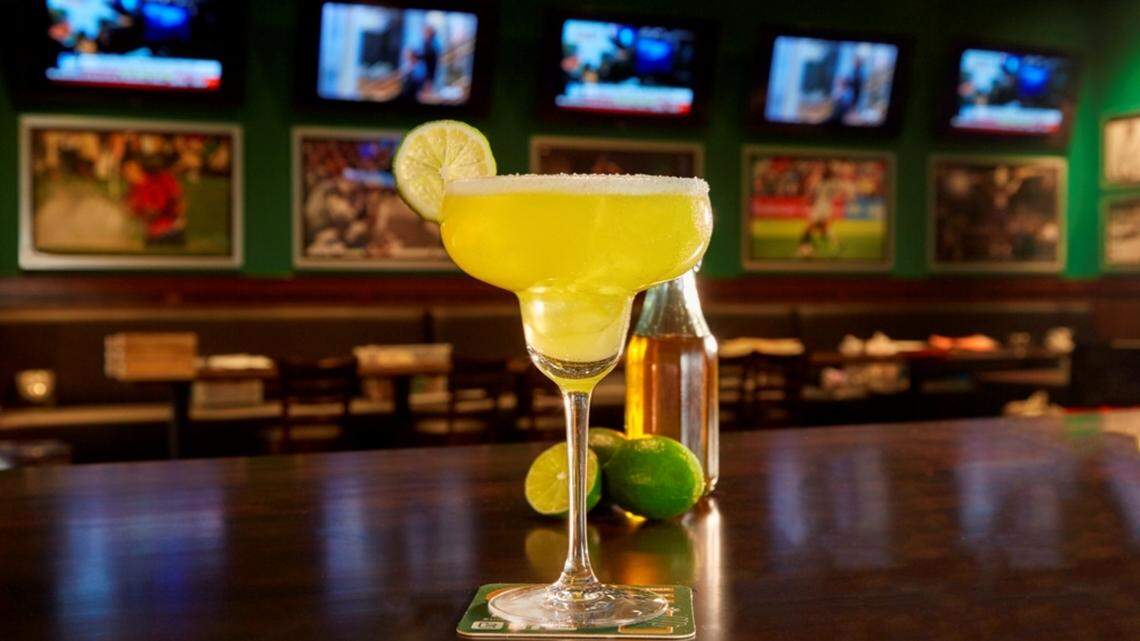 Las bebidas más populares en Duffy’s Sport Grill son “Ultimate Margarita” y los famosos mojitos.