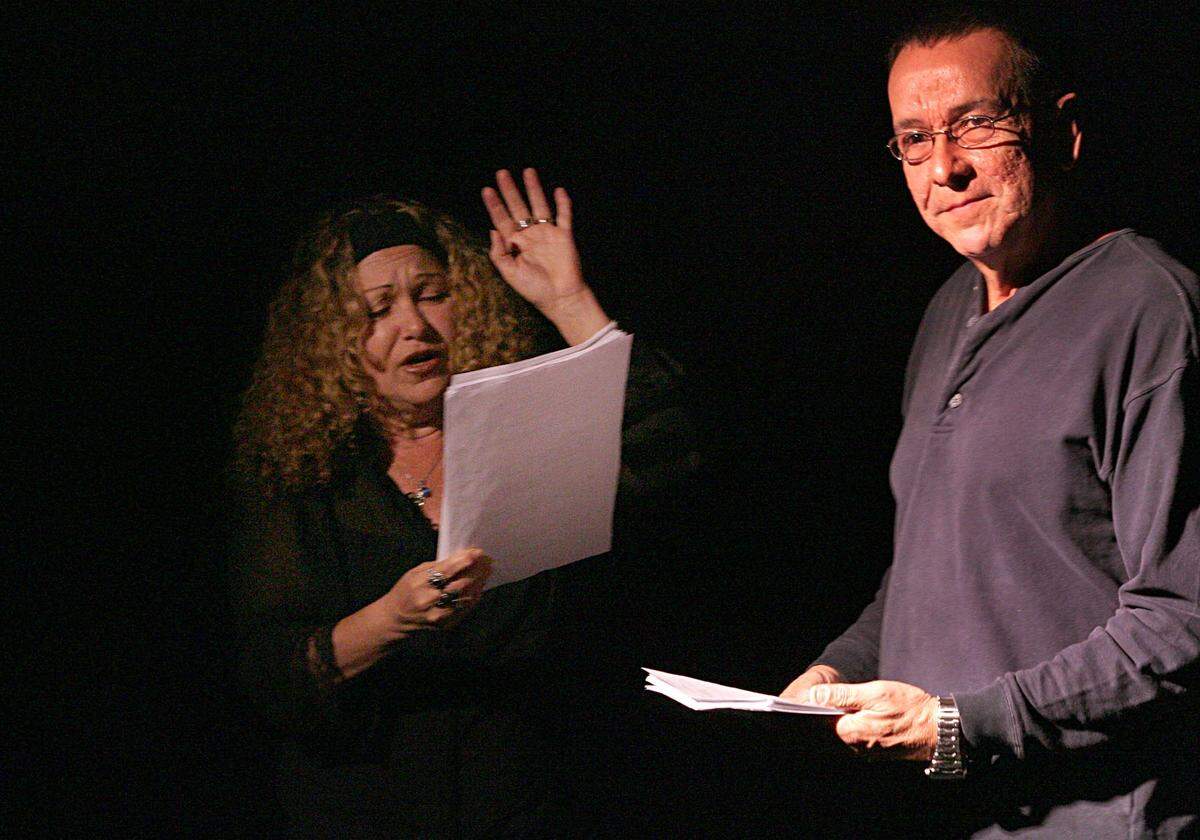 Roberto Antínoo durante un ensayo con Miriam Bermúdez en Havanafama.