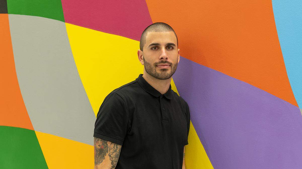 Michael Andrew Gran (Miami, 1983), conocido como Typoe, ha sido el elegido para plasmar con su arte el sentir de la comunidad miamense en la estación Miami Central Brightline.