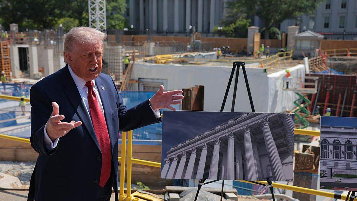 El presidente de EEUU, Donald Trump, habla con periodistas sobre su propuesta de salón de baile en la Casa Blanca, el 19 de mayo de 2026 en Washington, DC.