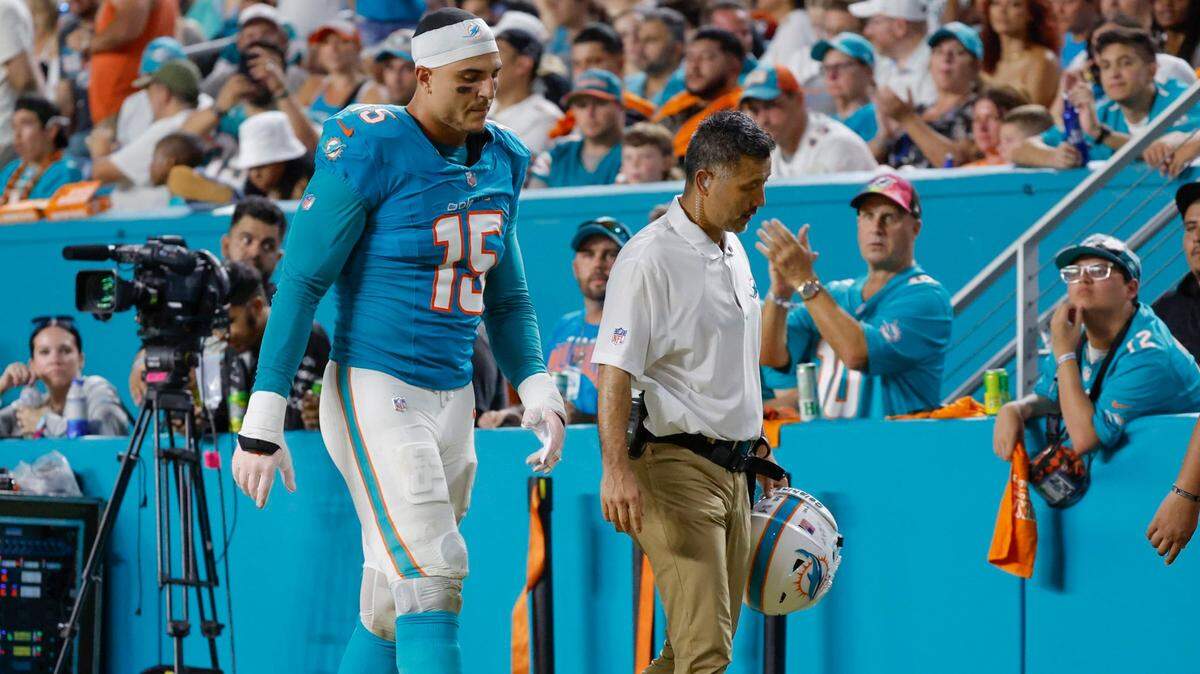 El estelar linebacker de los Dolphins de Miami Jaelan Phillips anunció este miércoles que se perderá el resto de la campaña por una lesión en la rodilla que sufrió en el partido del lunes ante los Titans de Tennessee. 