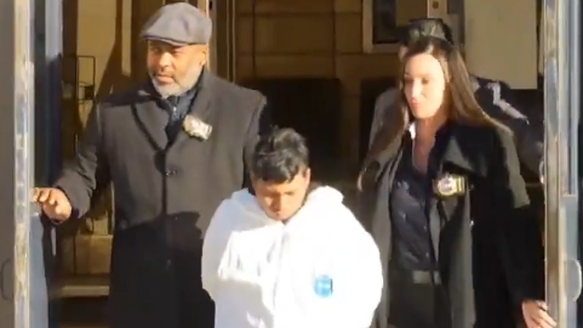 El guatemalteco Sebastián Zapeta, acusado de quemar viva a una mujer en un vagón del metro de Nueva York, tuvo este martes su primera aparición en la corte, donde se reveló que admitió a la Policía que había “bebido mucho” y no recordaba nada del incidente.
