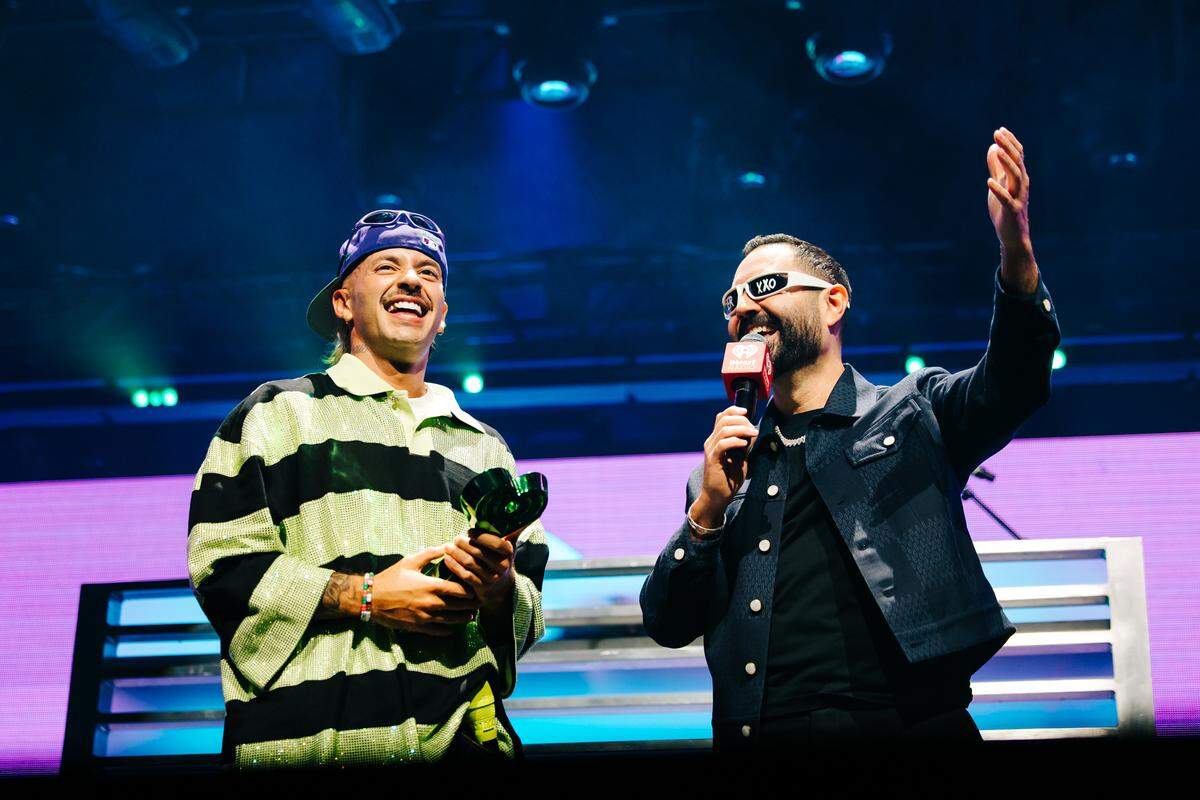 Feid y Enrique Santos