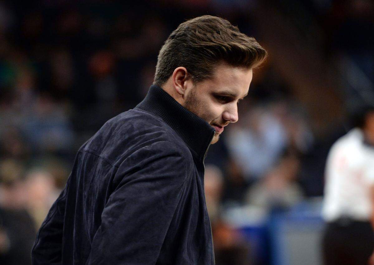 El cantante Liam Payne de One Direction asiste a la segunda mitad del partido entre los New York Knicks y los Orlando Magic en el Madison Square Garden.