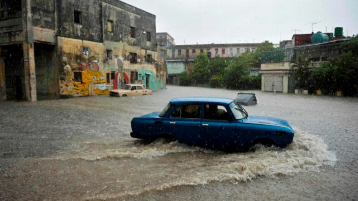 Se inundan La Habana y otras provincias por intensa tormenta que azotó el norte de Cuba