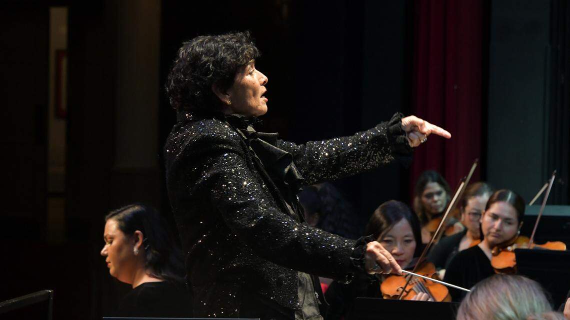 La Maestra Sebrina Alfonso, directora fundadora de la Orquesta Sinfónica del Sur de la Florida (SFSO), que se presentará el 17 de febrero en el New World Center de Miami Beach. 
