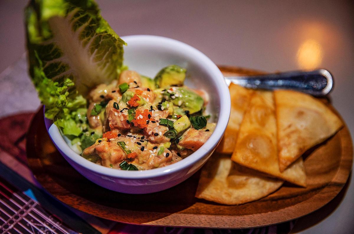 Un Tartar de Salmón, un aperitivo del menú en Café Mi Vitrola en Miami Lakes, el jueves 03 de febrero de 2023.