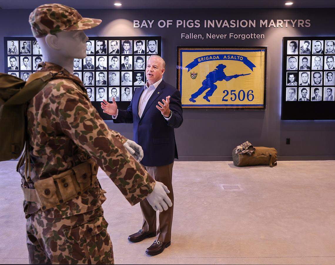 Carlos Luis, presidente del Museo de la Brigada 2506 de Bahía de Cochinos, quiere que se conserve el legado de los brigadistas, entre ellos su padre, René Luis, ya fallecido. La misión del museo es promover los valores democráticos, los derechos humanos y la libertad en todo el mundo, con el apoyo de los descendientes de la Brigada 2506.