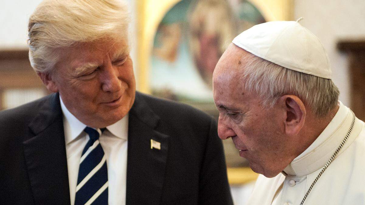 El papa Francisco recibe al presidente de Estados Unidos, Donald Trump, en el Vaticano, el 24 de mayo de 2017.