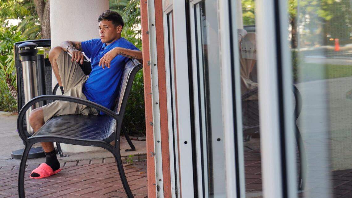 Se sintió ‘como animal’: Venezolano engañado por DeSantis terminó en Florida. El resto fue una pesadilla