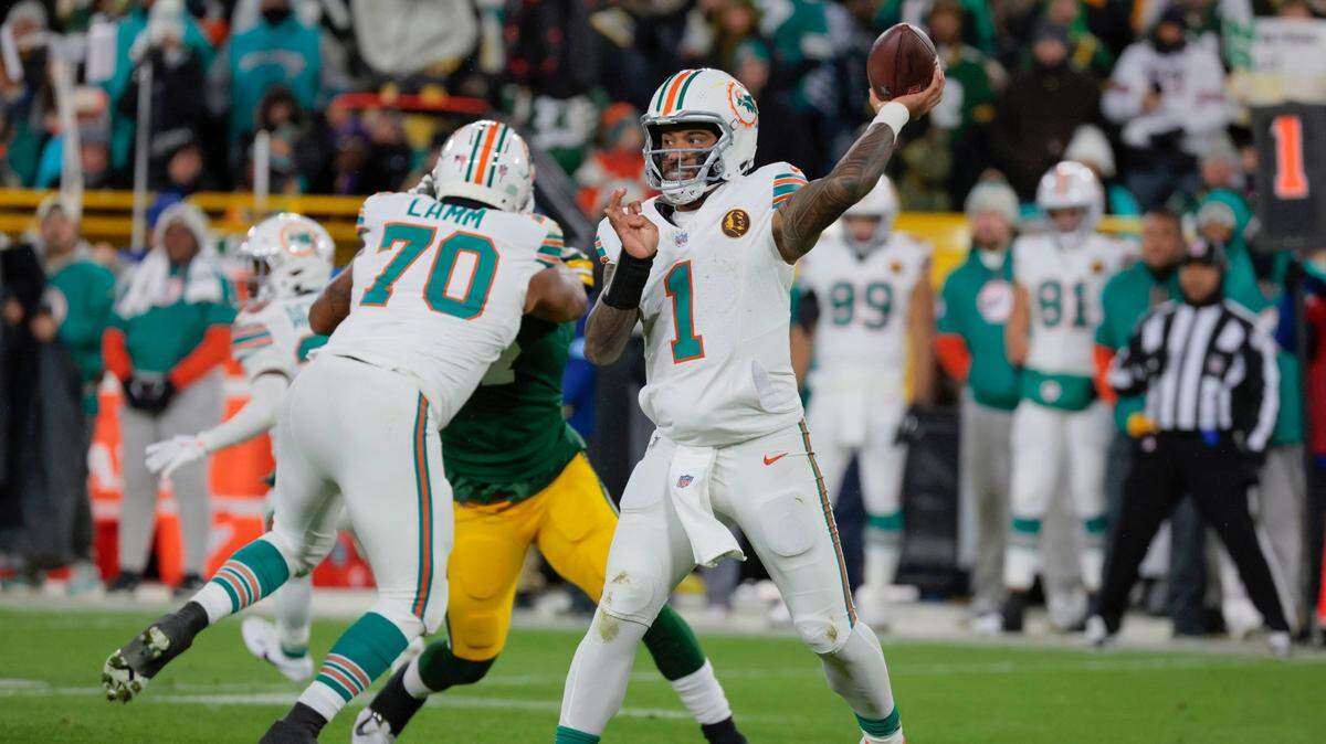 Tua Tagovailoa lidera la liga en porcentaje de pases completados con 74,5 y ha completado al menos el 70% de sus pases en seis salidas consecutivas, la racha más extensa de su carrera y la más larga en esta temporada en la NFL.