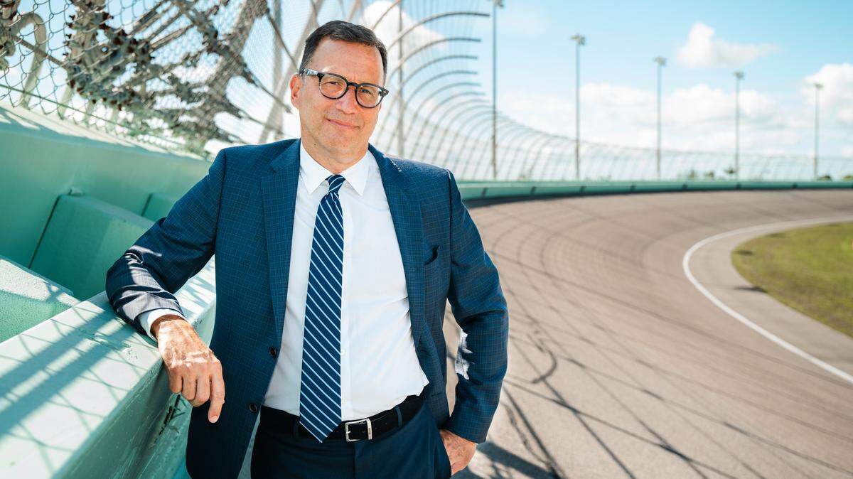 Guillermo Santa Cruz, con vasta experiencia en deportes y negocios, es el nuevo presidente del autódromo de Homestead-Miami.