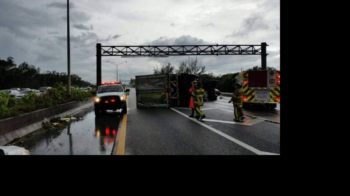 Un posible tornado tocó tierra y volcó una rastra de 18 ruedas, lo que provocó serios embotellamientos en la I-95 en dirección norte de Opa-locka Boulevard a Ives Dairy Road. Departamento de Bomberos Miami-Dade