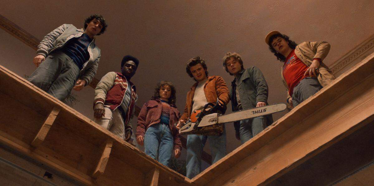 (De izq. a der.): Los actores Finn Wolfhard como Mike Wheeler, Caleb McLaughlin como Lucas Sinclair, Natalia Dyer como Nancy Wheeler, Joe Keery como Steve Harrington, Charlie Heaton como Jonathan Byers y Gaten Matarazzo como Dustin Henderson. Una gran batalla final e imágenes espectaculares y aterradoras. Eso es lo que promete la quinta y última temporada de ‘Stranger Things’, cuyo tráiler fue lanzado este miércoles por Netflix.