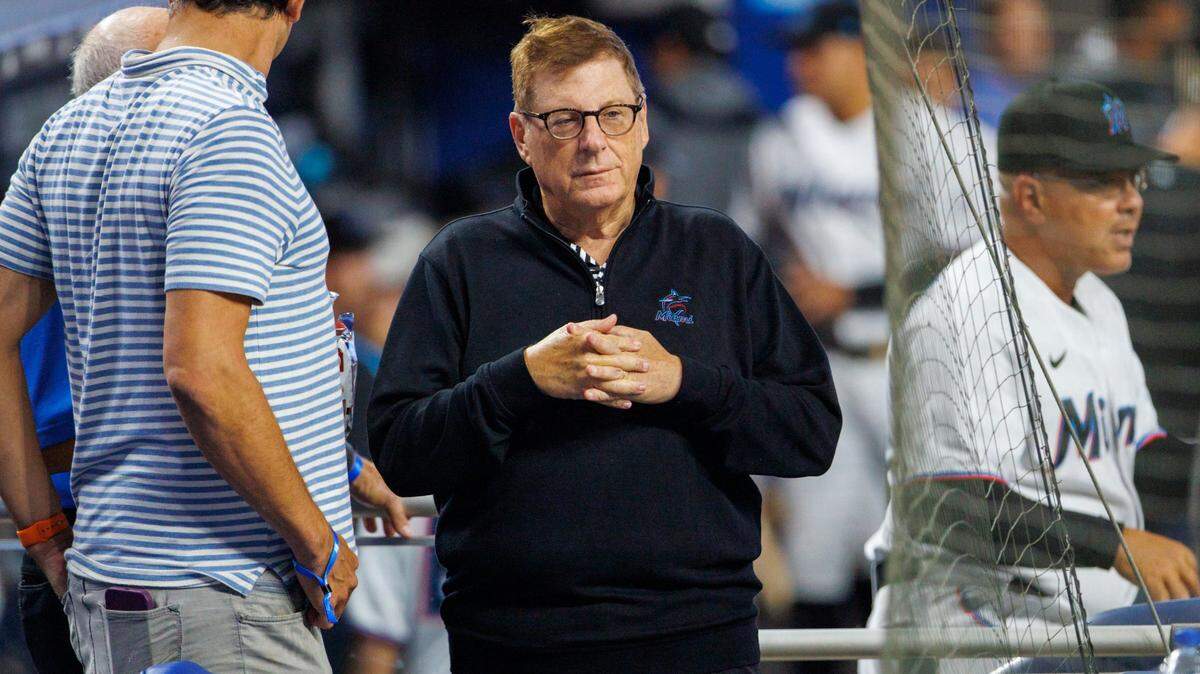 El presidente de los Marlins, Bruce Sherman, no está contento con el desempeño del equipo en su quinto año como dueño mayoritario y se reunió con los funcionarios del club para comenzar a trazar el rumbo de una franquicia que terminará con otro récord perdedor por duodécima vez en los últimos 13 años. .