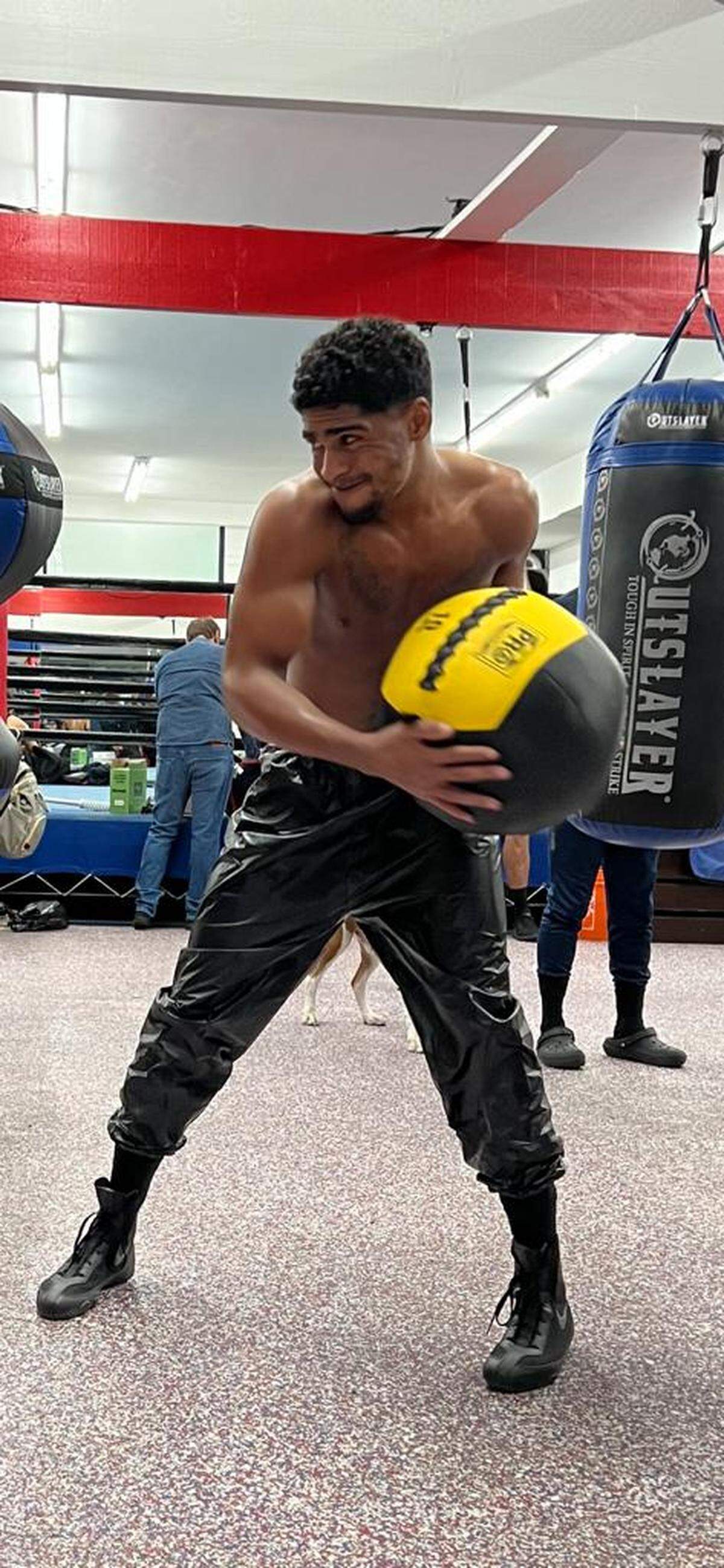 Damián Lescaille entrena para su siguiente pelea en Orlando.