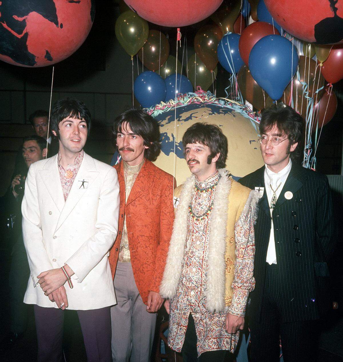 Los Beatles ocuparon los primeros cinco lugares de los&nbsp;singles&nbsp;de la revista Billboard y a partir de entonces, de Japón a México, de Holanda a Australia y de Francia a Canadá.