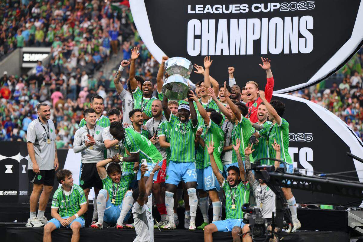 Los jugadores de los Sounders celebran tras ganar la final de la Leagues Cup ante el Inter Miami, celebrada el domingo en Seattle.