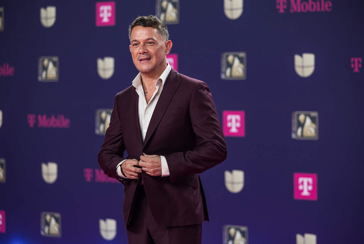 El cantante Alejandro Sanz en la alfombra magenta de Premio Lo Nuestro 2025, celebrado en el Kaseya Center de Miami el jueves 20 de febrero de 2025.