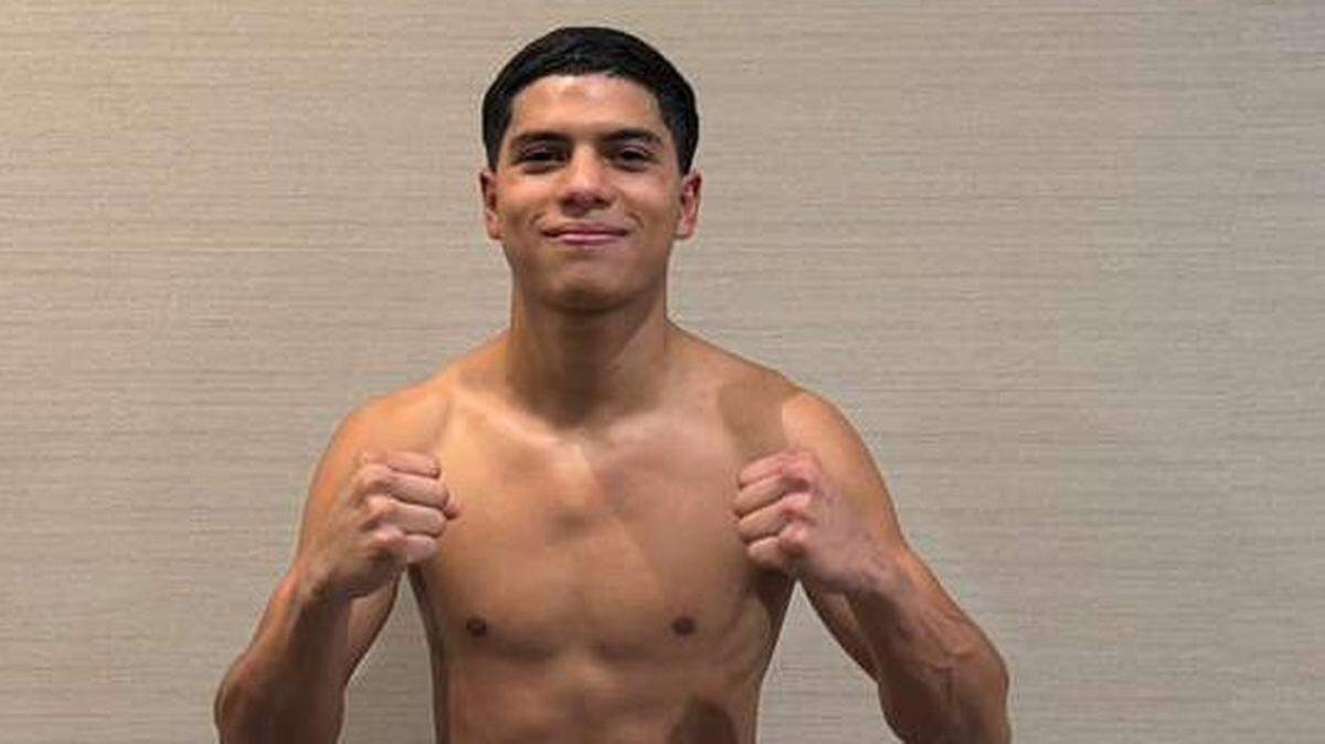 El invicto nicaragüense Jordan Orozco dominó de principio a fin y detuvo en dos asaltos al mexicano Daniel Olea, consolidándose como la mayor promesa del boxeo de su país.