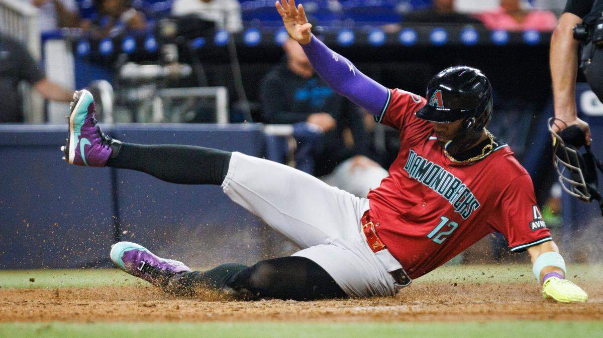 El jardinero de los Diamondbacks de Arizona Lourdes Gurriel Jr. bateó de 2-2 con cuatro carreras remolcadas en el partido del miércoles ante los Marlins en Miami.