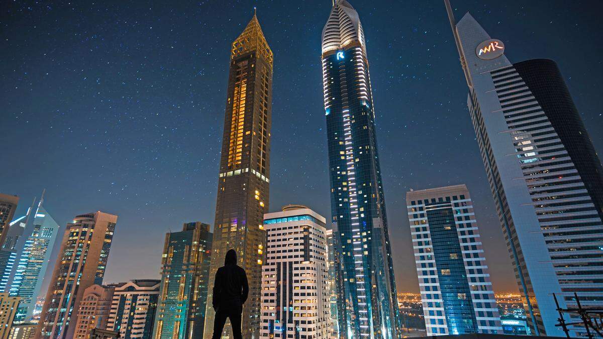 El Gevora en Dubai (EAU) ocupa el puesto número uno entre los hoteles más altos, al medir 356 metros. (De color marrón).