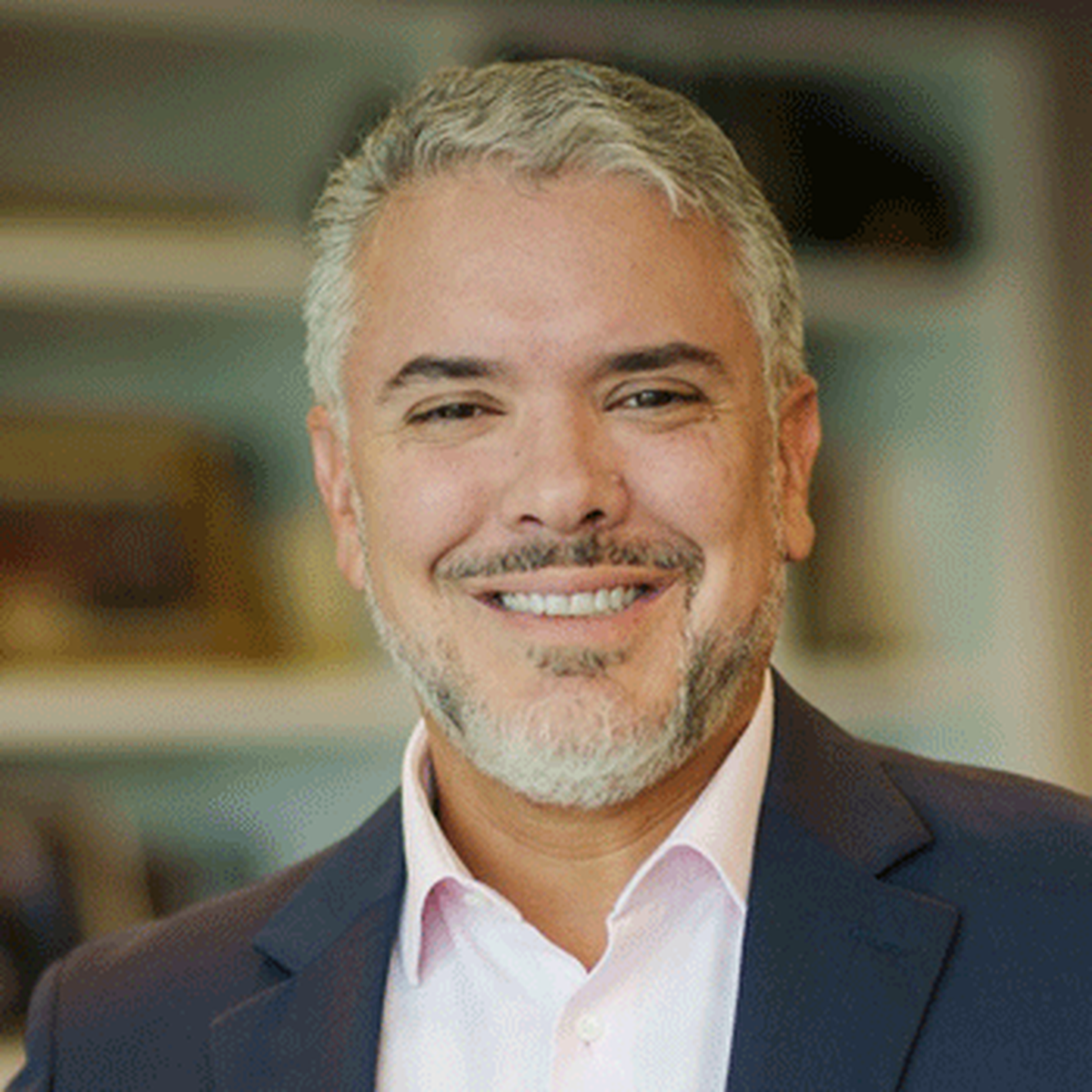 Iván Duque Márquez es el expresidente de Colombia (2018-2022) y actualmente es el Presidente y Miembro Distinguido para el Hemisferio de Prosperidad y Libertad en el Woodrow Wilson International Center for Scholars.