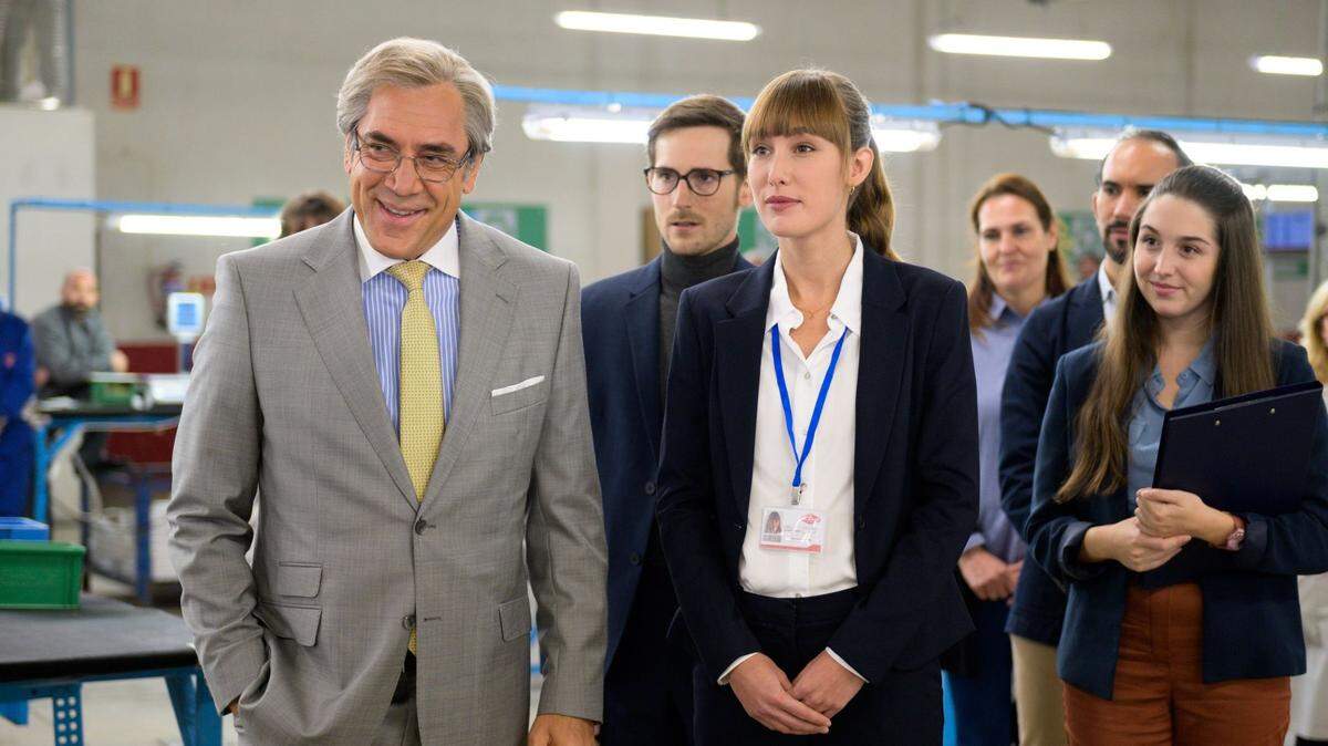 El actor español Javier Bardem (izq) está al frente del elenco de ‘El buen patrón’.