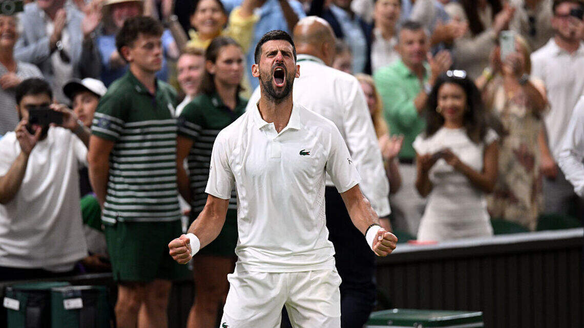 Djokovic gana una batalla épica y jugará con Sinner un partido con sabor a final en Wimbledon