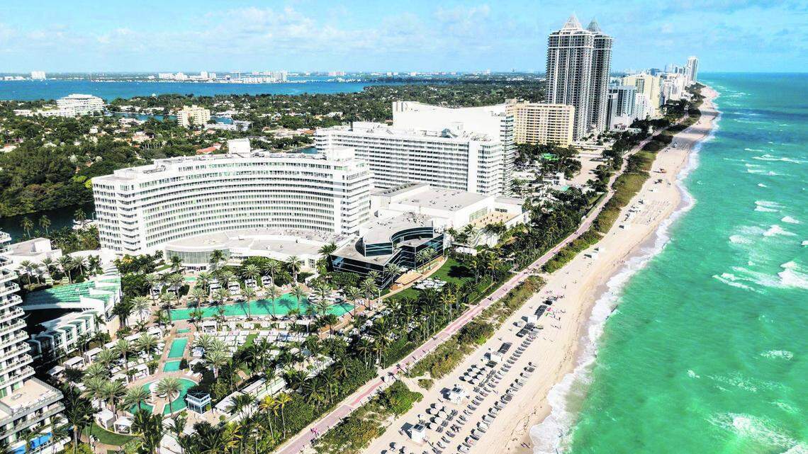 El hotel Fontainebleau de Miami Beach inaugura un parque acuático con toboganes. Vea los planos
