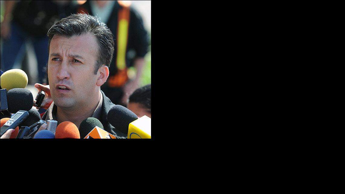 El ministro venezolano del Interior, Tarek El Aissami, habla a la prensa en Caracas, en esta fotografía de septiembre del 2008.