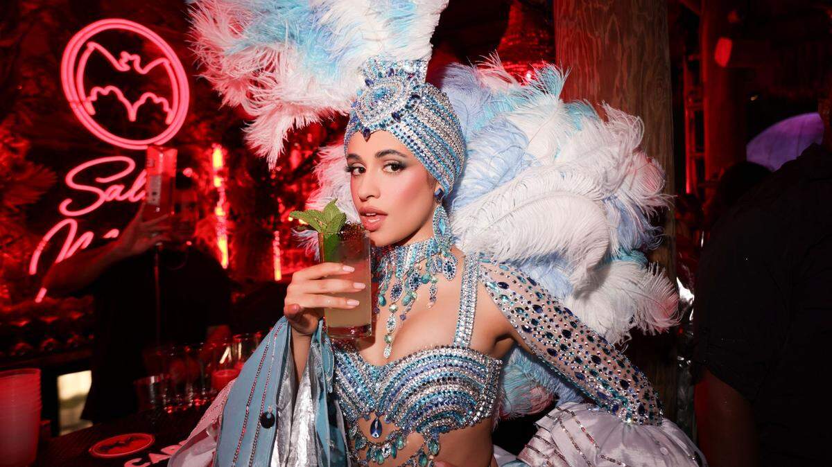 La cantante Camila Cabello en la fiesta de Luna llena Bacardi en Miami