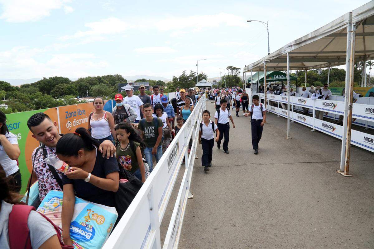 Venezuelans, who have migrated to Colombia due to the economic crisis, are crossing the border at a staggering pace. Some cross the Simon Bolivar bridge to purchase goods and cross back to Venezuela, but others choose to remain. Photo/Food For The Poor