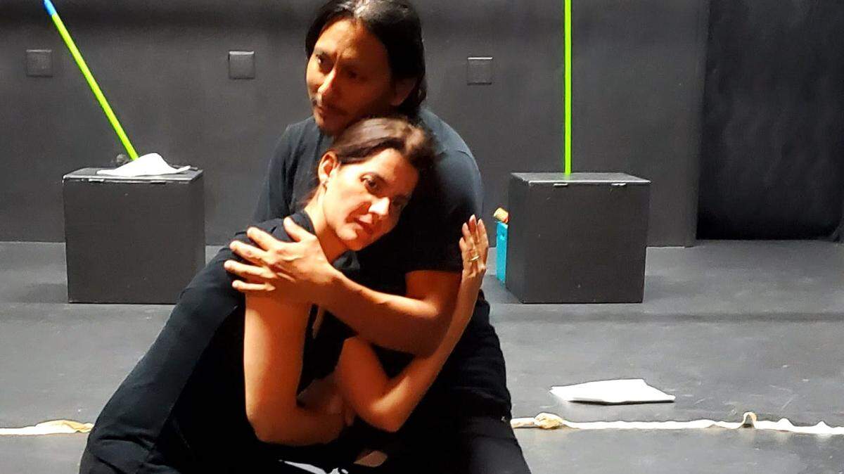 Tamara Melias y Steven Salgado en un ensayo de ‘El Pájaro Verde’ (hace muchísimo tiempo).