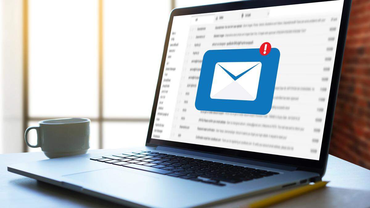 Cuando enviamos un email en el trabajo debemos evitar malentendidos. Por eso es importante pensar en el recipiente y ser claro con el mensaje. 