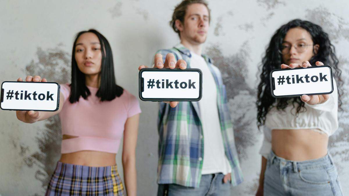 Los adolescentes ya navegan al menos dos horas al día por Tiktok.