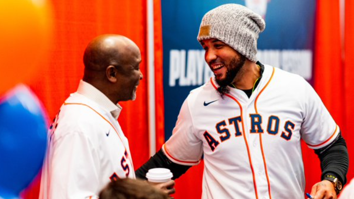 José Abreu participa en el Festival del Fanático de los Astros en Houston, el 21 de enero de 2023.
