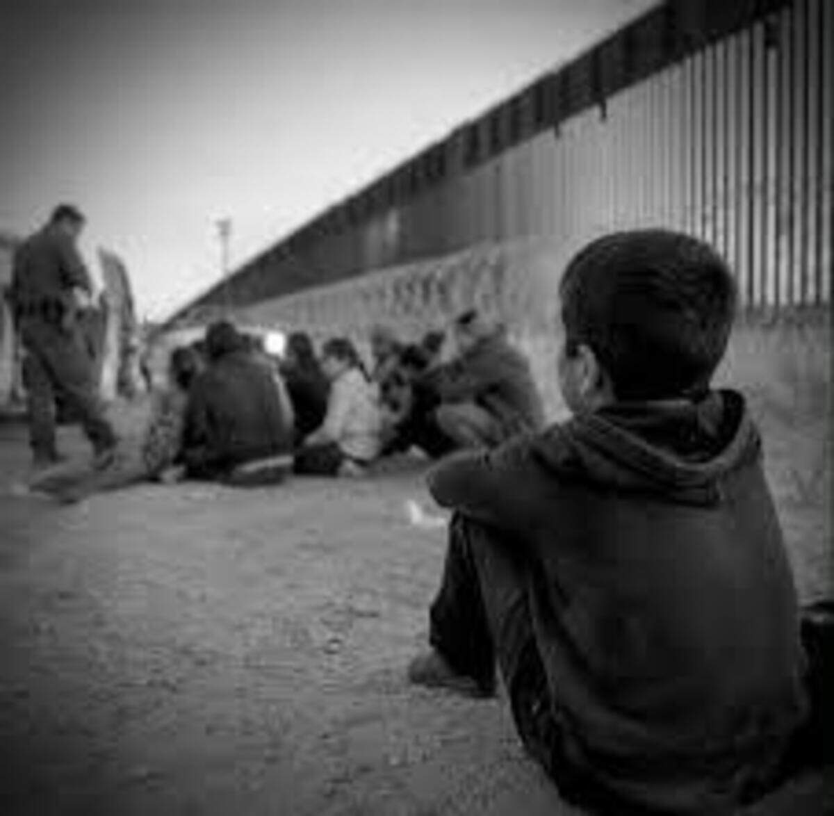 El estudio también encontró que se han emitido más de 10,000 órdenes de expulsión y de salida voluntaria al mes contra menores inmigrantes que llegaron solos o con familiares.