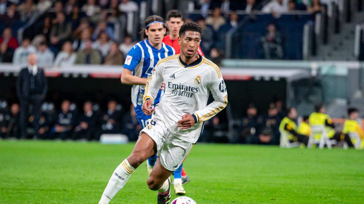 De nuevo liderado por sus dos estrellas Vinicius y Jude Bellingham (en la foto), a la espera de completar el tridente con la posible llegada de Kylian Mbappé, el Real Madrid celebró su 36º título de liga en el Santiago Bernabéu goleando 5-0 al Alavés.