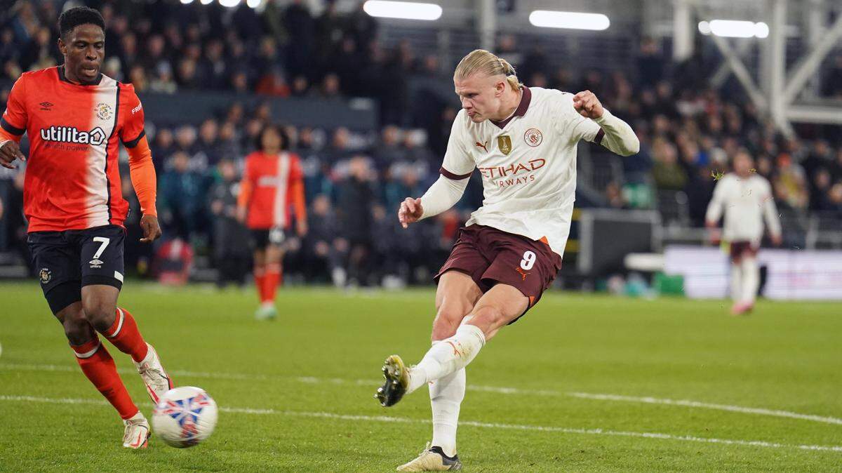 Erling Haaland quiere compensar el tiempo perdido. El delantero noruego anotó cinco goles para que el Manchester City accediera el martes a los cuartos de final de la Copa FA con la victoria 6-2 ante Luton.