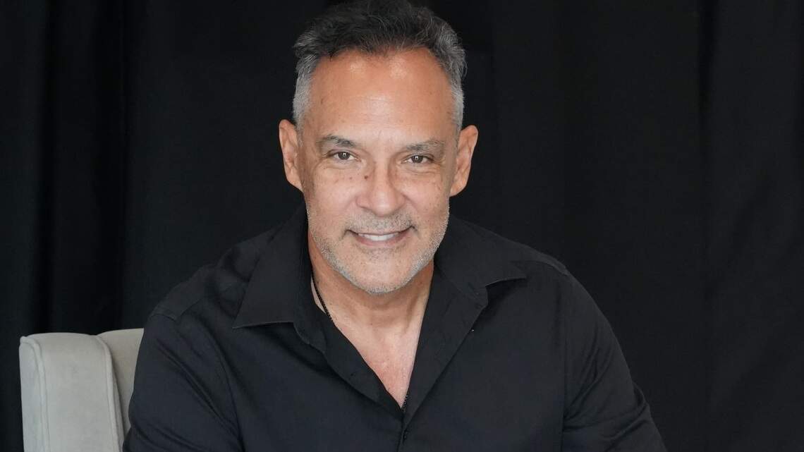 “La oveja blanca” regresa a Miami con Rolando Tarajano