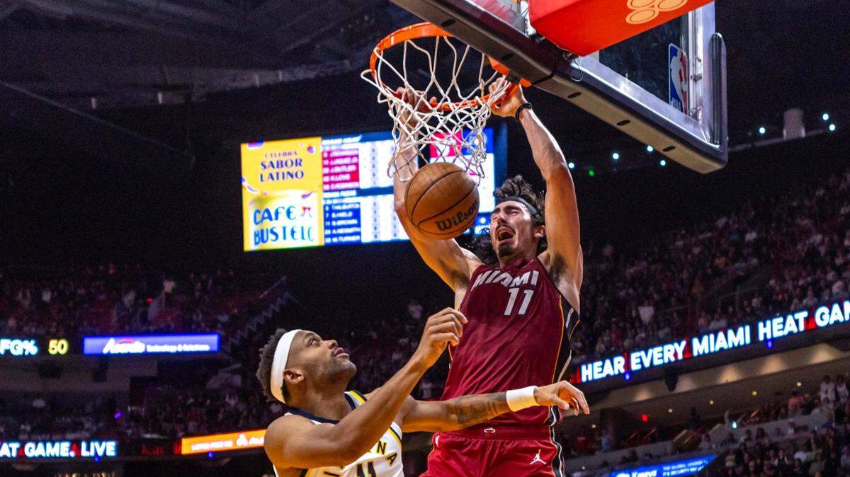 Jaime Jáquez Jr. (der.) fue seleccionado para asistir a la Competencia de Clavadas (Slam Dunk) junto con Jaylen Brown (Celtics de Boston), Jacob Toppin (Knicks de Nueva York) y el ganador del pasado año Mac McClung (Magic de Osceola de la G League), el 17 de febrero.
