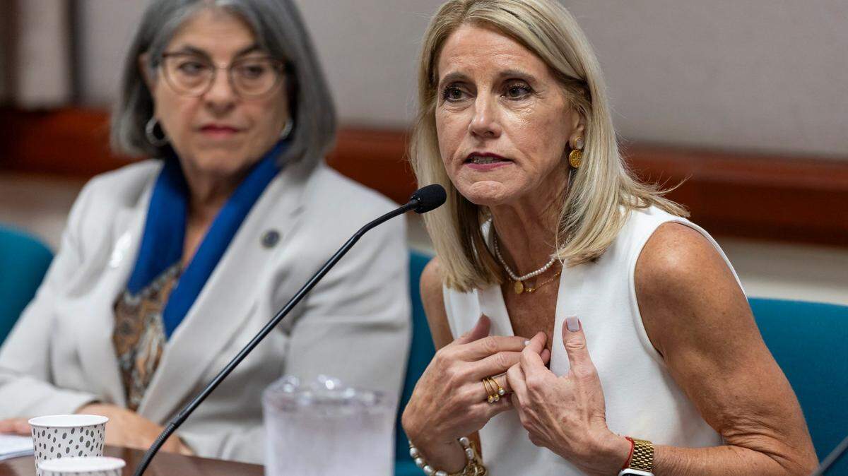 La representante estatal Vicki Lopez, a la derecha,, republicana de Miami, interviene en el debate “Priced Out Of Paradise” el 18 de septiembre de 2024 en Miami, Florida.