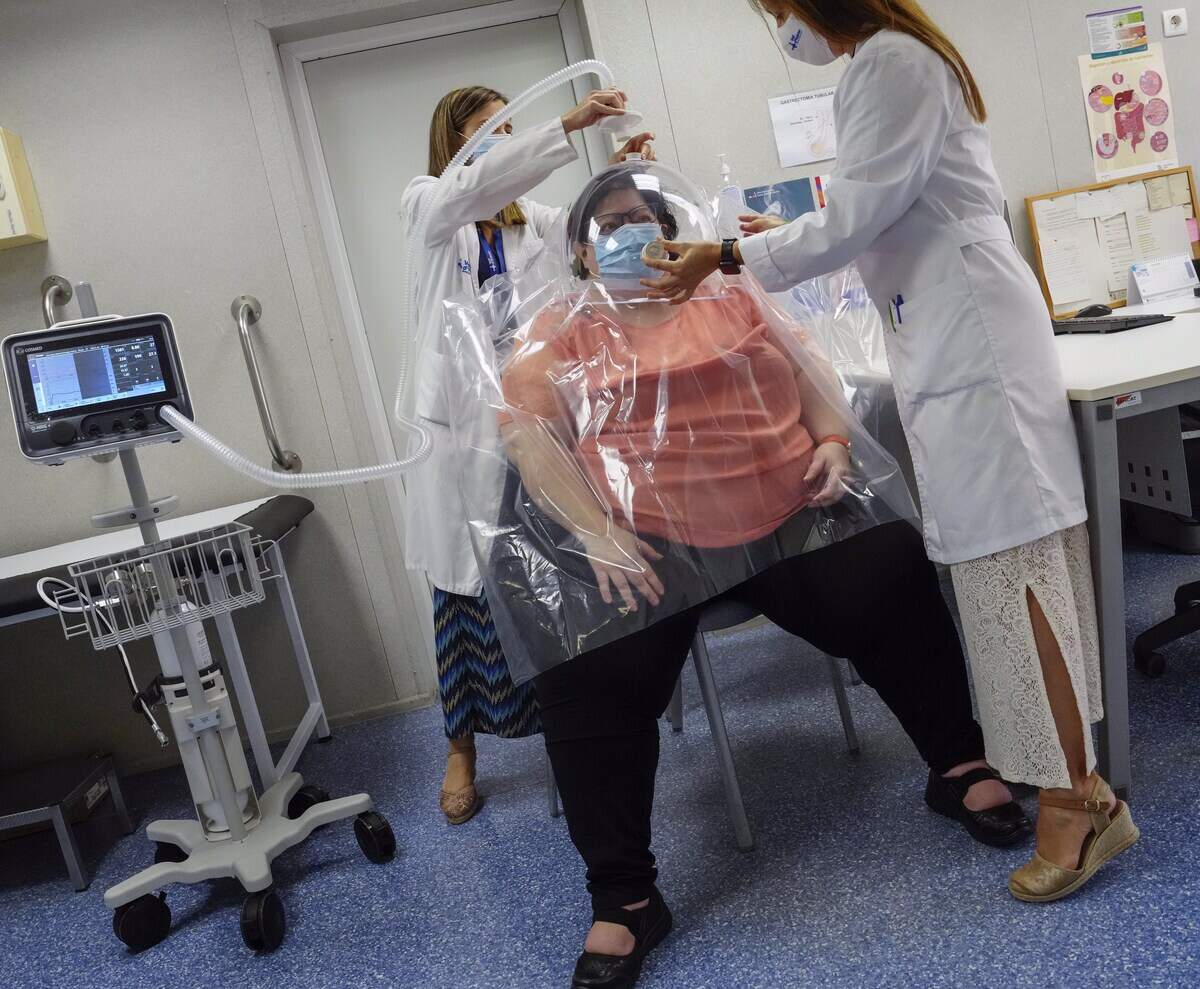 Paciente de 47 años con graves problemas de movilidad por obesidad mórbida -mide 5.2 pies y pesa 397 libras-, agravada por bulimia en la Unidad de Tratamiento Integral de la Obesidad del Hospital Vall d’Hebron creada en 2008.